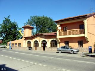 Local Comercial  Oviedo - carretera colloto. Se vende restaurante la piscina en colloto, con vivienda
