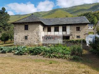 Casa  Degaa - degaa. Se vende casona asturiana protegida en el centro de degaa.