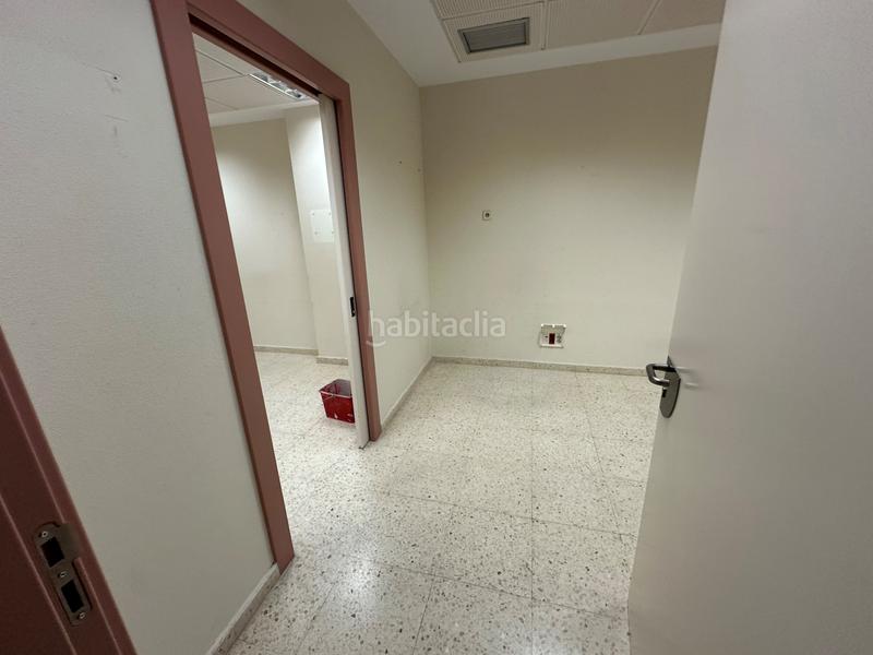 Foto 0e9402cb-38dc-4d0e-a016-3ad281e23c51. Lloguer local comercial a Masip Oviedo