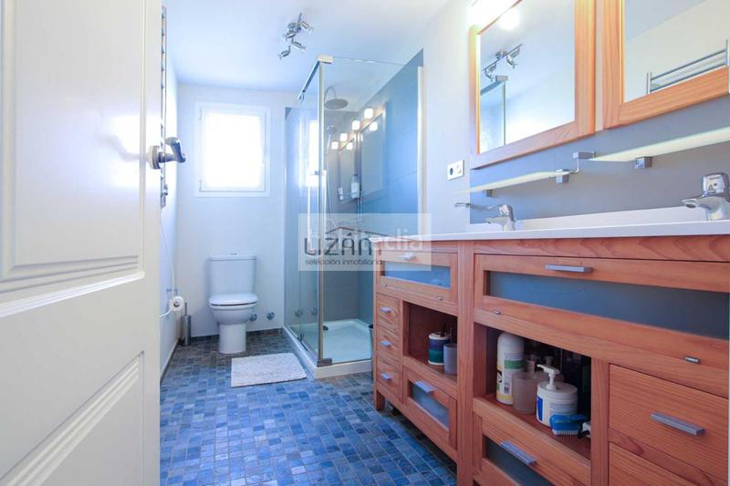 Foto 511015e3-c8a4-44f0-bdfa-57aa64bd809b. Casa se vende espectacular chalet nueva alcantara en Marbella