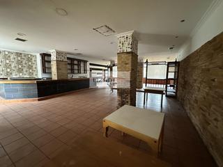 Local Comercial en Parque del Oeste. Se vende local instalado como sidreria en la zona del  parque oe