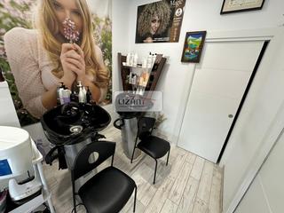 Location Local commercial à Corredoría - La Carisa - Prado de La Vega. Alquiler de local y traspaso  venta de peluqueria totalmente ins