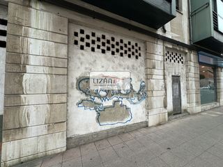 Lloguer Local Comercial  Oviedo - melquiades cabal. Se alquilavende local comercial frente facultades el milan