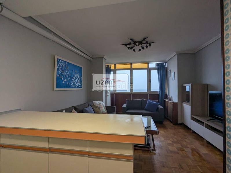 Foto 1d4fd7a9-46ee-4ffe-84c6-0bd853d84afc. Alquiler piso alquiler de temporada eres estudiante o docente ? vive frente al mar en gijon ! en Gijón