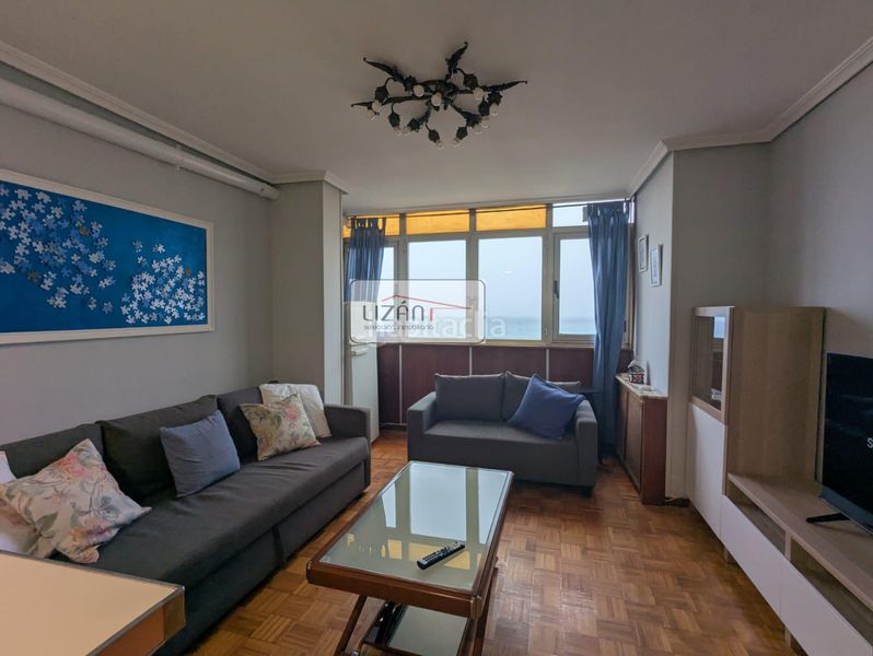 Foto c5664f15-59f2-400b-ad4b-d214f9440e19. Alquiler piso alquiler de temporada eres estudiante o docente ? vive frente al mar en gijon ! en Gijón