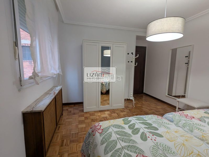 Foto d5d9683f-1ed3-4d32-ad18-9b38d38e211f. Alquiler piso alquiler de temporada eres estudiante o docente ? vive frente al mar en gijon ! en Gijón