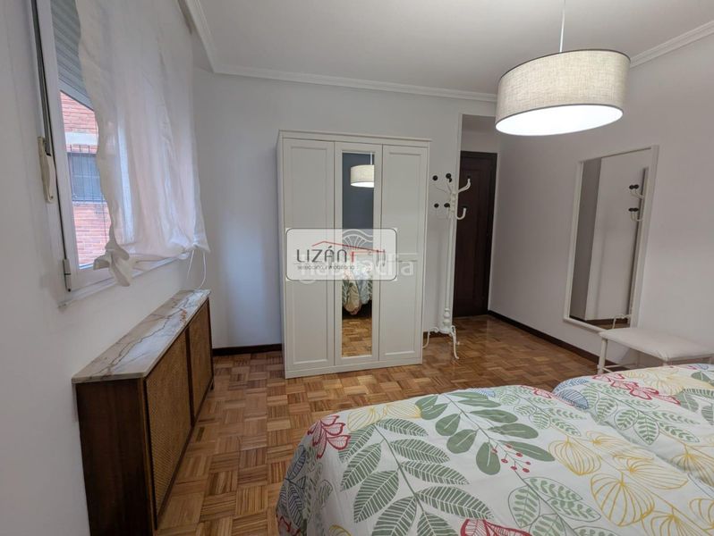 Foto d8a75b36-f174-473a-9008-5b72f2da760a. Alquiler piso alquiler de temporada eres estudiante o docente ? vive frente al mar en gijon ! en Gijón