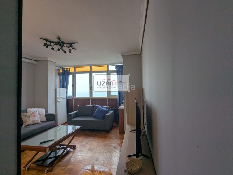Foto da2d27b5-d99d-40c5-a46f-1336c4dcb470. Alquiler piso alquiler de temporada eres estudiante o docente ? vive frente al mar en gijon ! en Gijón