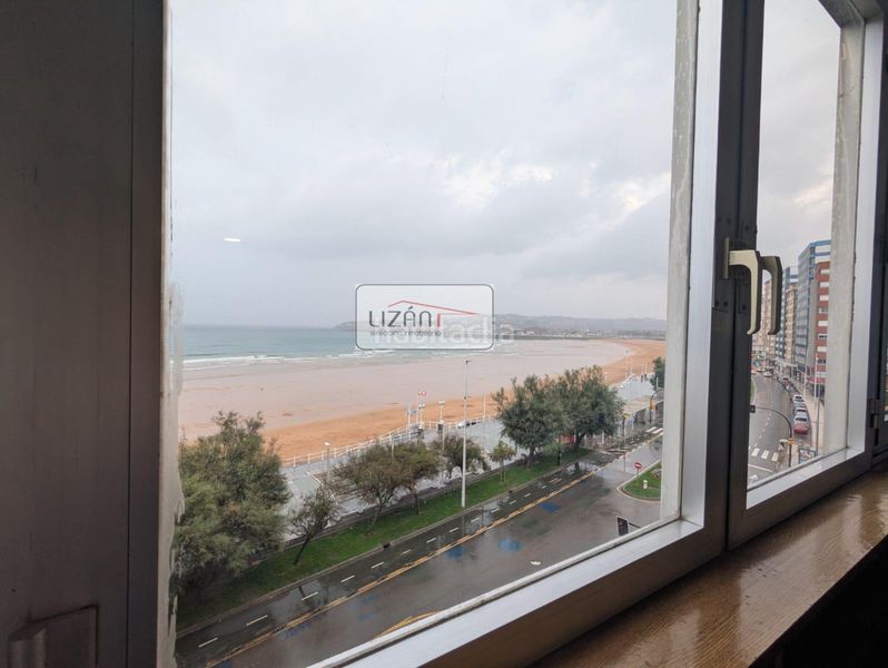 Foto e59023ee-4ef8-460e-82c6-e5c131b54ccd. Alquiler piso alquiler de temporada eres estudiante o docente ? vive frente al mar en gijon ! en Gijón