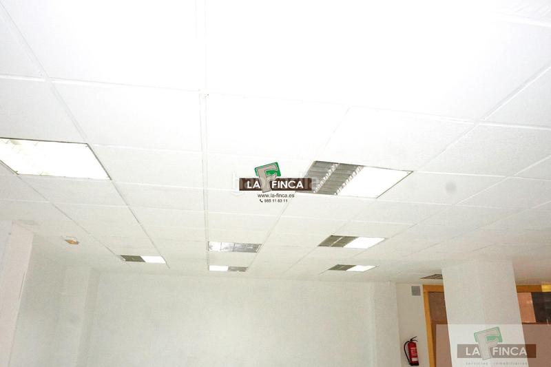 Foto a1ea72a8-57ef-4f4e-9a30-2d242846f661. Location local commercial dans Milán - Pumarín Oviedo