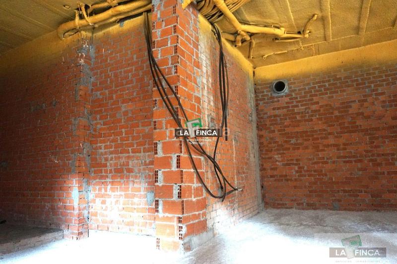 Foto 2d059680-10ea-42c2-af6b-3246e05962cf. Lloguer local comercial a Milán - Pumarín Oviedo