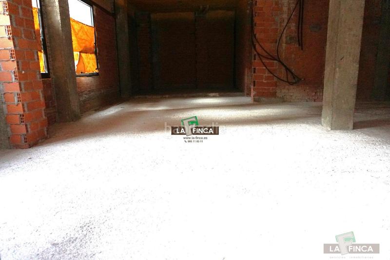 Foto 1b93e4a3-2a26-4cc1-a3af-7a6dea6e18ac. Location local commercial dans Milán - Pumarín Oviedo