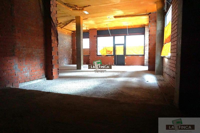 Foto 1fc2018f-4f15-44a0-bcb3-a837a5b8899a. Rent business premise in Milán - Pumarín Oviedo