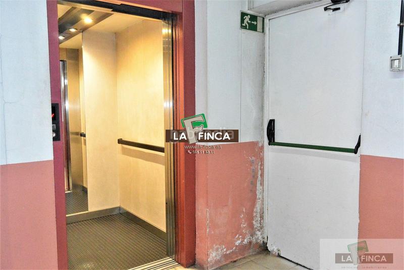 Foto 9ee20cae-b296-48cc-b307-00e08aee0e87. Autoparkplatz in Milán - Pumarín Oviedo