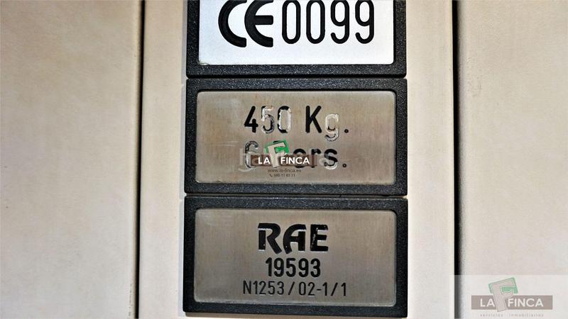 Foto d831e3bd-1afe-46b8-b02e-35075907d22b. Autoparkplatz in Milán - Pumarín Oviedo