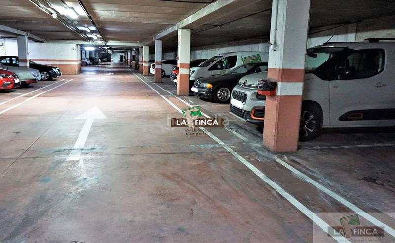 Foto e0902aa7-0f13-4fe5-ae96-1d85a86555e7. Autoparkplatz in Milán - Pumarín Oviedo