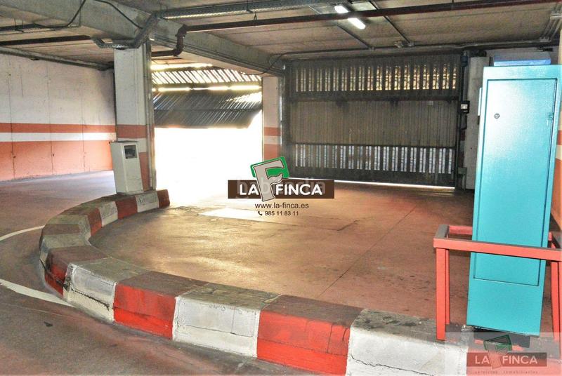 Foto e55b63d6-65ab-46dc-8a53-cccbf3e38c3e. Autoparkplatz in Milán - Pumarín Oviedo