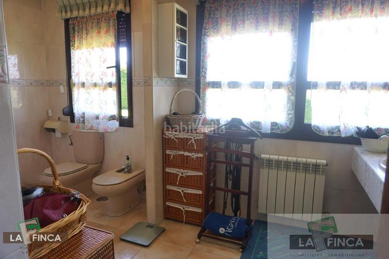 Foto f0bc10d1-2a8e-44bf-ad03-77a391906e3b. Casa con riscaldamento parcheggio in Buenavista Oviedo