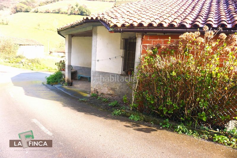 Foto d631fc54-7e36-4666-bb46-d3b1ab156e43. Casa a Belmonte de Miranda