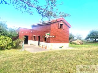 Masia a Llanera. Llanerafinca rustica