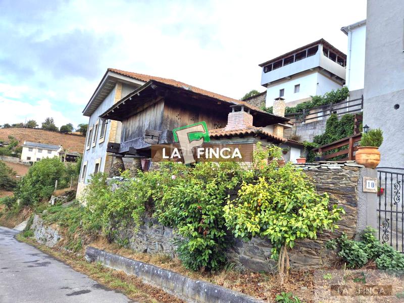 Foto 858624c2-46ca-42ab-9b8b-49de51325286. Chalet  en Cangas del Narcea