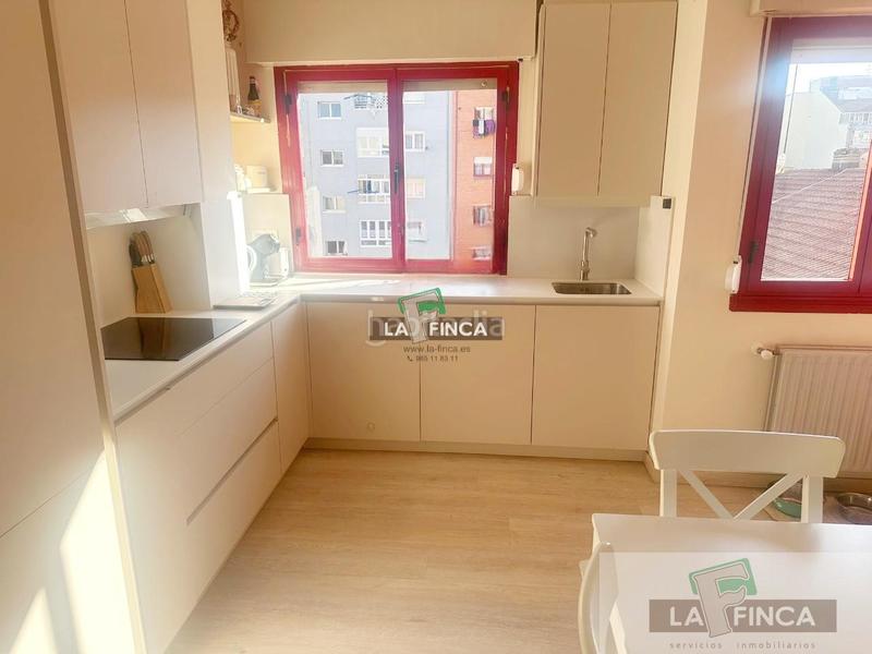 Foto 2ab7a3a7-c3a1-4ba8-a290-4d4fe46f2e98. Appartamento con riscaldamento parcheggio in Auditorio - Seminario - Parque de Invierno Oviedo