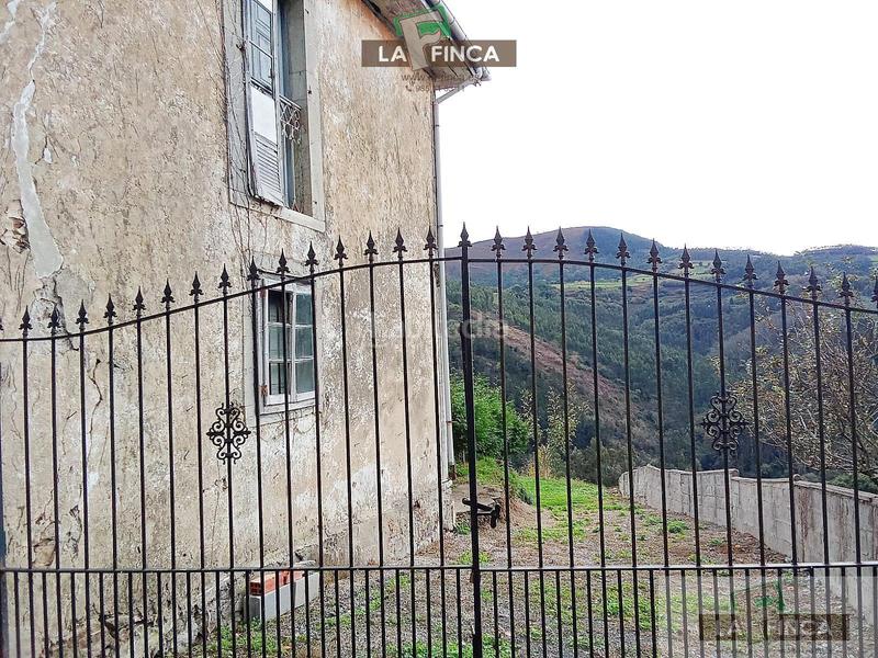 Foto 5f1bd2b9-49f6-42bd-8149-6c760c231378. Casa  en Pravia