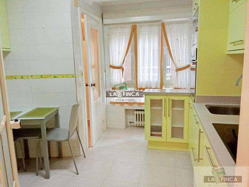 Foto 17669fed-332f-4b8d-8fe5-704b02175fc6. Location appartement avec chauffage parking dans Milán - Pumarín Oviedo