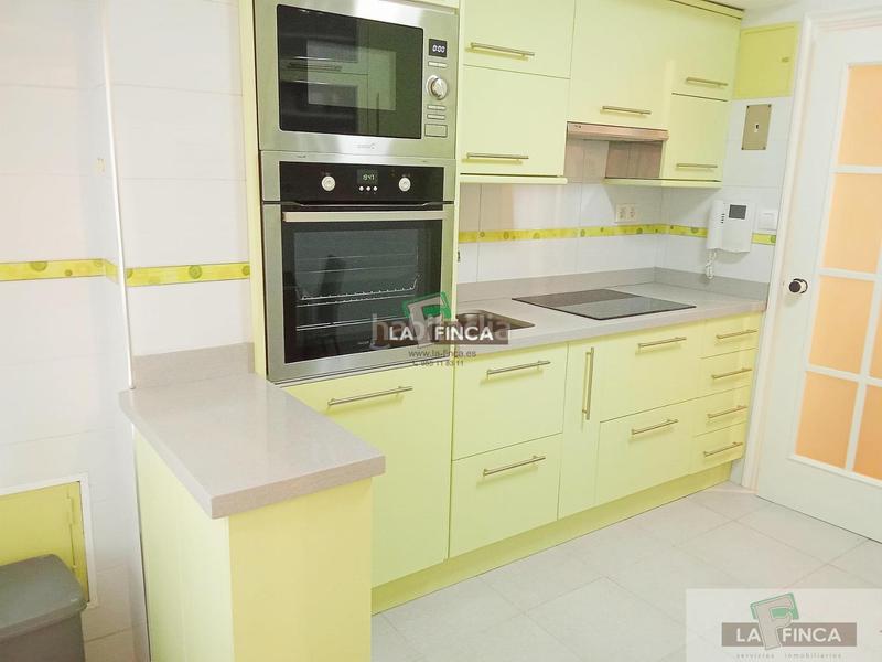 Foto 6a068c69-6c9e-42fb-b050-b0441965f90b. Rent flat with heating parking in Milán - Pumarín Oviedo