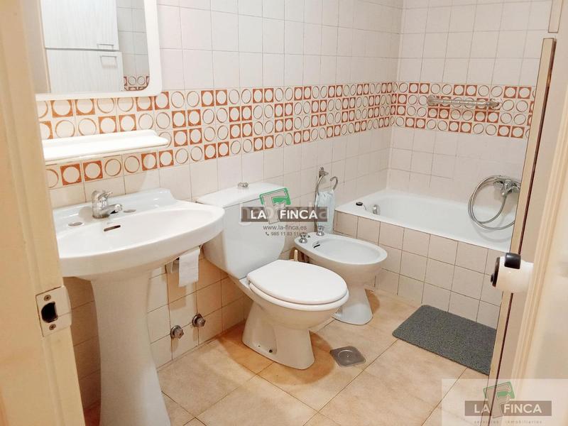 Foto a75c0626-f570-4cf9-9074-950f64750c4e. Rent flat with heating parking in Milán - Pumarín Oviedo