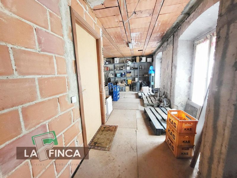 Foto 14050171-1e21-42dc-bf84-7b9a4034c0f9. Edificio in Pravia