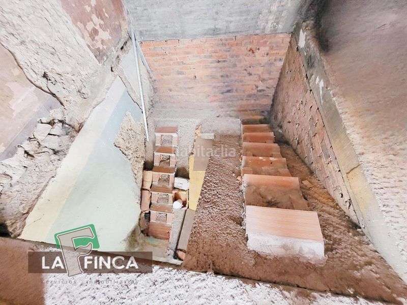 Foto a0f4c6e3-6082-480c-be87-92a1b51f708c. Edificio in Pravia