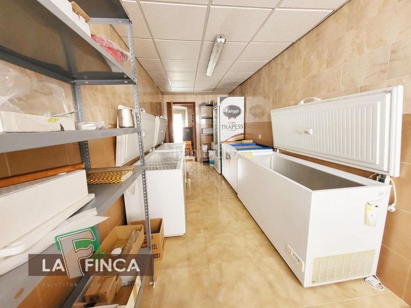 Foto cc44f2e8-8b20-4db0-a64c-3c4a0bdf5ef5. Edificio in Pravia