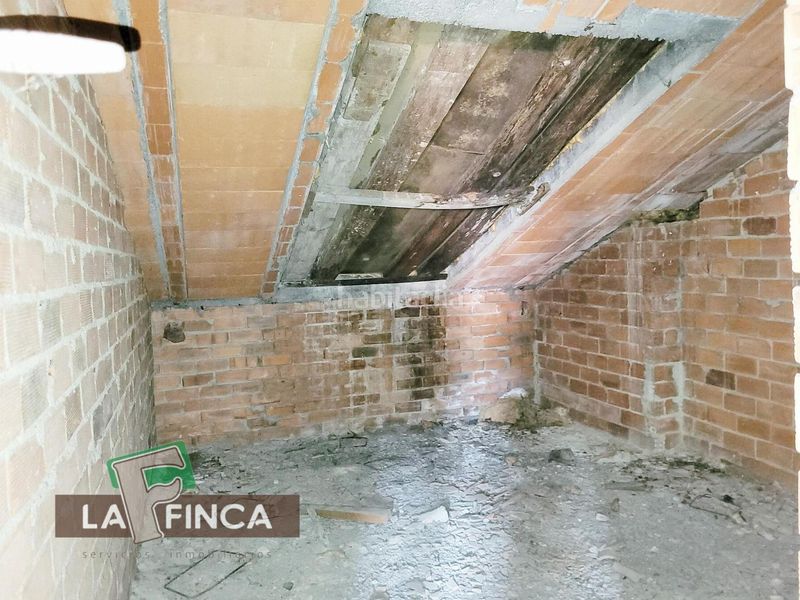 Foto fc6ae143-ef61-47be-8ced-969ee686e606. Edificio in Pravia