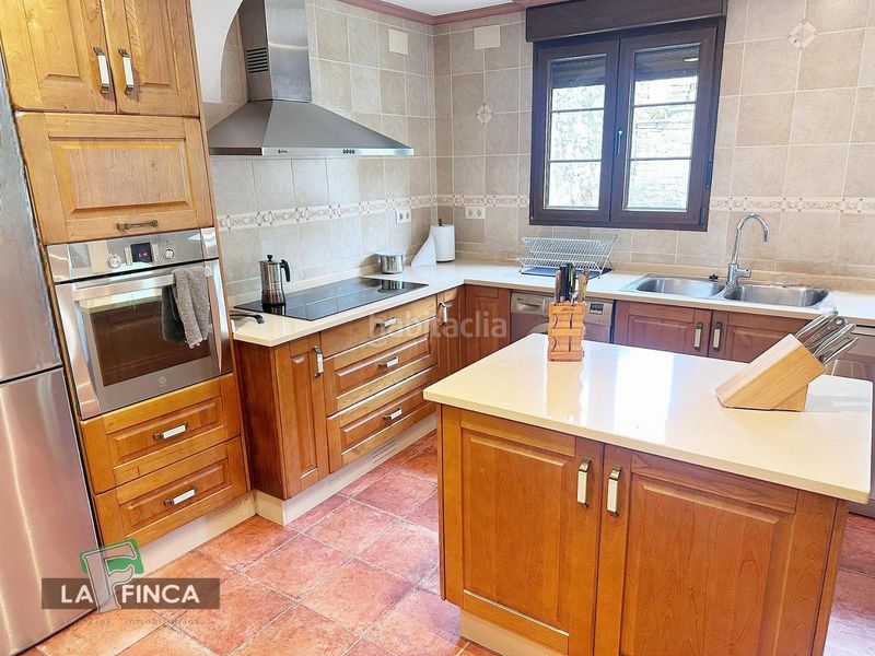 Foto be7c25cc-67fc-4f18-8a7a-ac9dabe37269. Casa amb calefacció aparcament a Pravia