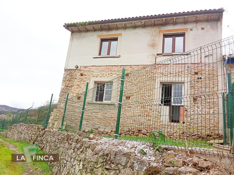 Foto f2fe826e-65d0-48f8-a59a-fef9fc5c77d1. Casa a Viella-Granda-Meres Siero