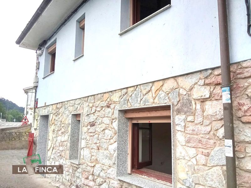 Foto 2ea8a177-16d0-4f7c-9913-4bbca661af9d. Casa adossada amb calefacció aparcament a Ribera de Arriba