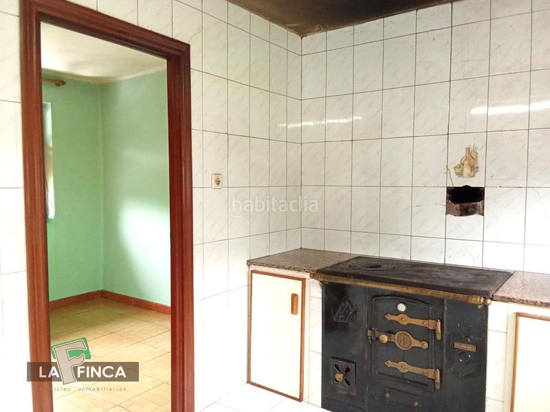 Foto cb5c8707-55ee-4222-ab22-e6a653fcc4ec. Casa adossada amb calefacció aparcament a Ribera de Arriba