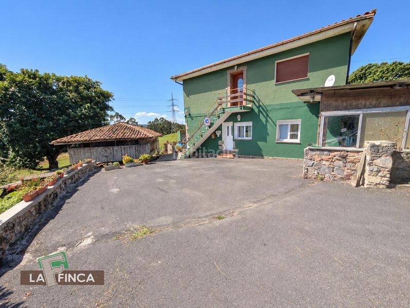 Foto c8dc5ce4-5e75-4a9d-acd9-d37c8136d138. Casa amb aparcament a Carreño