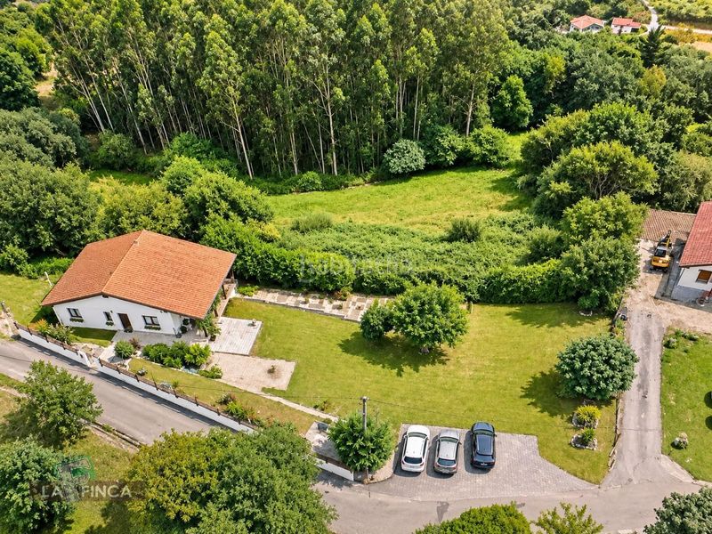 Foto 8c903620-e845-4077-bac5-7a956977f538. Chalet concejochalet en Ribadesella