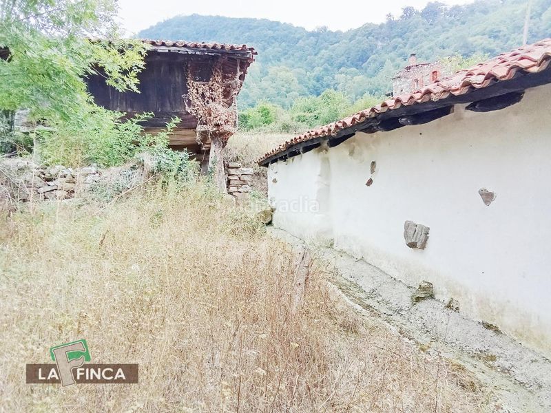 Foto f009388d-f33c-4f81-9fa1-4ddd1104d09e. Casa adossada a Quirós