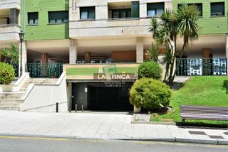 Aparcament cotxe  Calle rafael sarandeses. Garaje fray ceferino