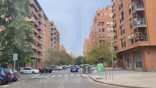 Local Comercial en La Llum. Local comercial de 369 m en av. del cid, valencia.
con una sup