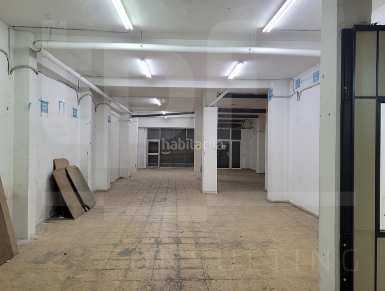 Foto 43cf8e02-9ea0-4908-83a5-8258b077a5e9. Locale commerciale in carrer de la democràcia 53 in Valencia