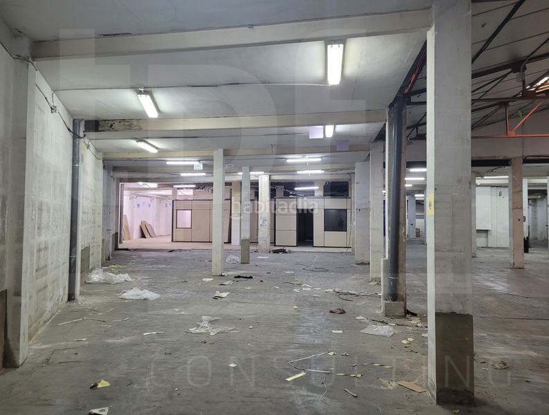 Foto 639ebfe6-b9d6-4e5d-9038-b97509e7bea6. Locale commerciale in carrer de la democràcia 53 in Valencia