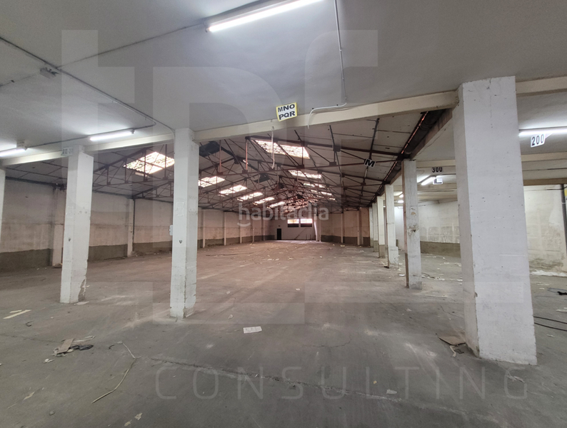 Foto 819f2c7c-fc6c-4f34-bbdb-8acc3412fd51. Locale commerciale in carrer de la democràcia 53 in Valencia