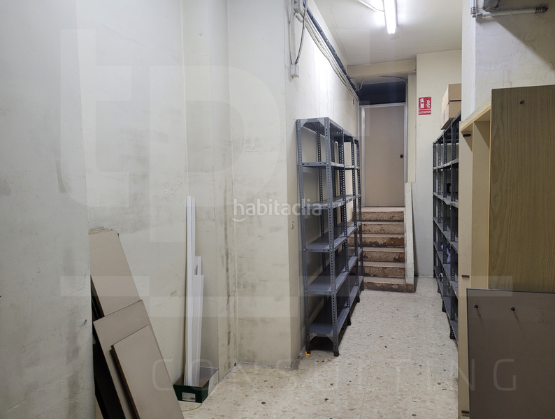 Foto e68d801f-6dfa-4e38-a549-2559b35e97eb. Locale commerciale in carrer de la democràcia 53 in Valencia