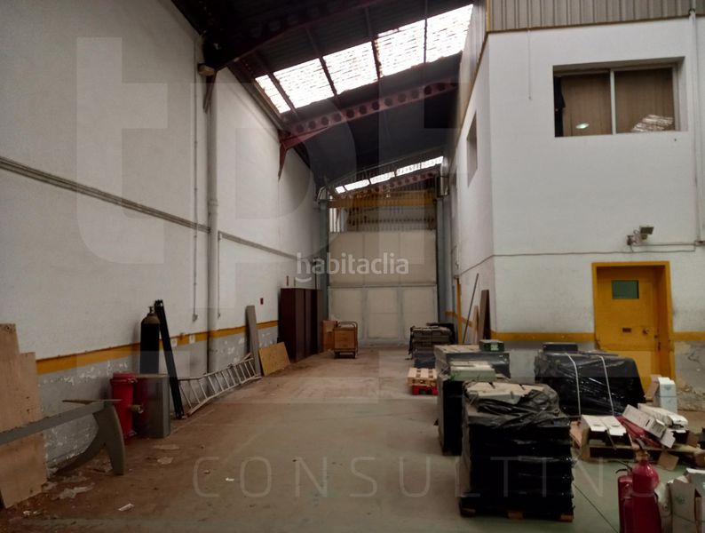 Foto 517f8cee-dbfd-44b6-a798-1bf43dbbd9a8. Nau industrial a Quart de Poblet