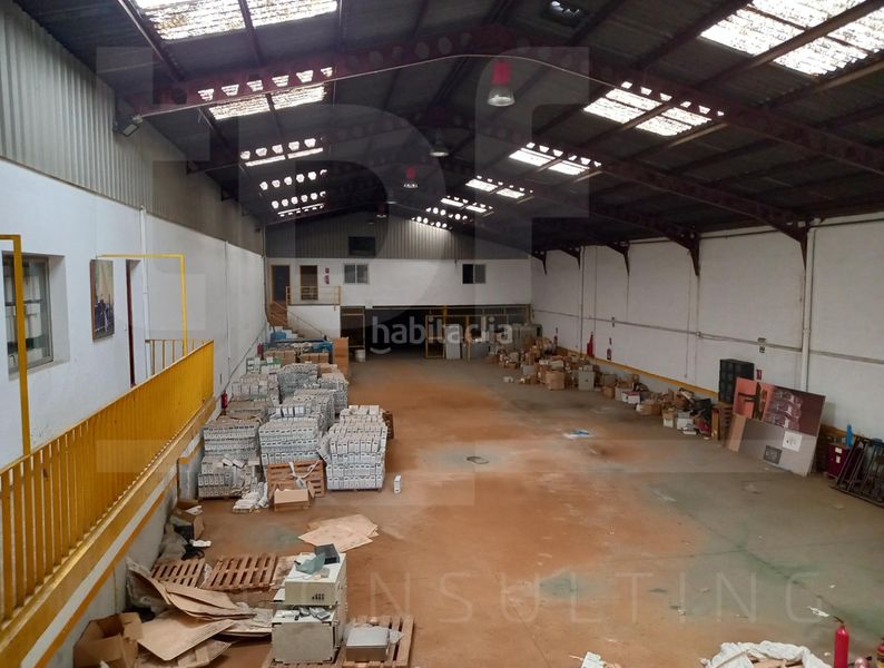 Foto a893e9a8-dc0d-4431-8a9d-4b9c934864cd. Nau industrial a Quart de Poblet