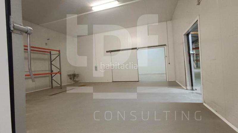 Foto fe7719d6-5383-437d-95dd-c61f741c6647. Alquiler nave industrial  de 2.100 m en ribaroja en Riba - roja de Túria